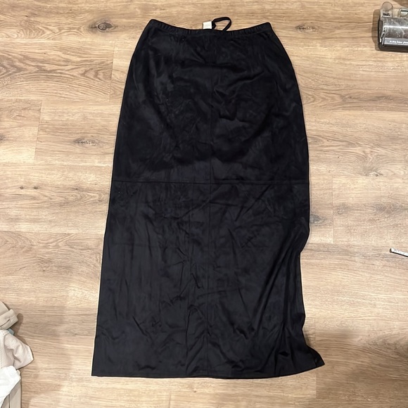 J JILL long suede black skirt with slit - Picture 3 of 4